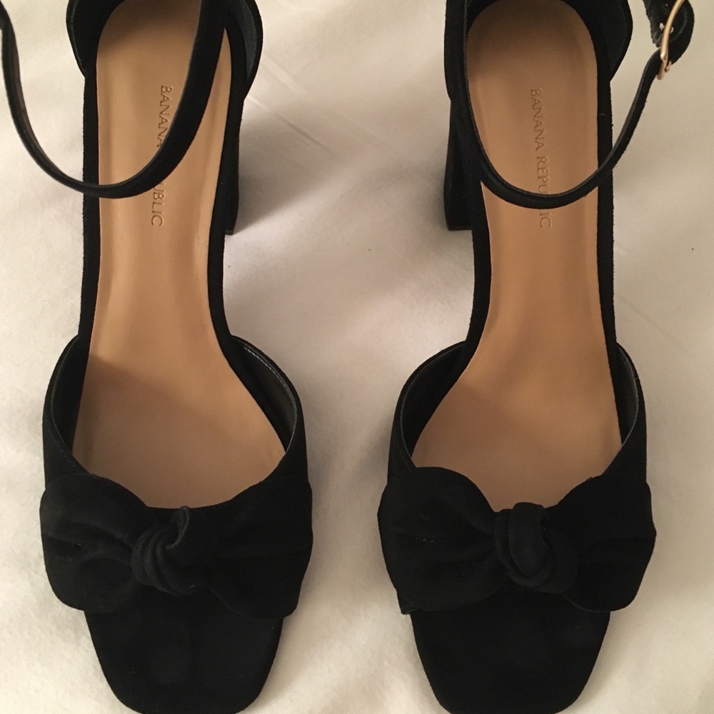 Brand New Black Suede Banana Republic Heels - 9.5